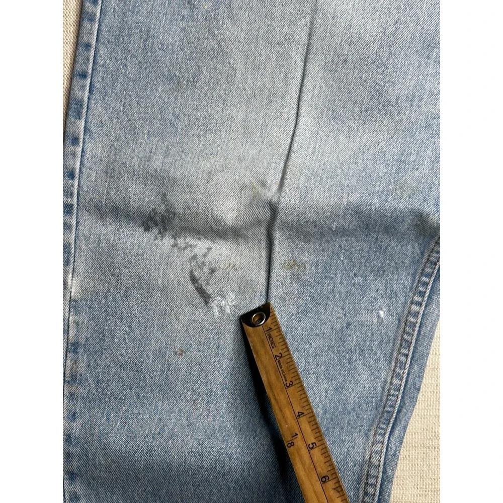 Vintage Levi's 560 Jeans Men's 38x30 Loose Fit Tapered Leg Light Wash USA